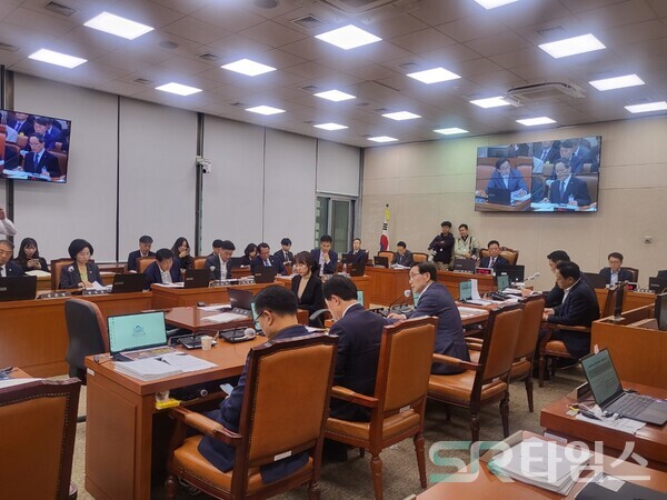 ▲22일 국회 농해수위 국정감사 8일차 일정이 진행 중인 국회의사당 5층 회의실. ⓒ최나리 기자