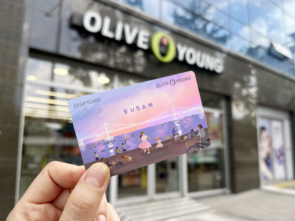 ▲올리브영이 부산 청년 작가 ‘노콩’과 협업해 제작한 ‘부산 기프트 카드’ 이미지. ⓒCJ올리브영