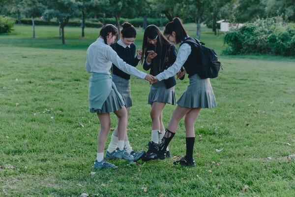 ▲폴더, 한림예고와 함께한 ‘꿈-드림’ 캠페인 화보. ⓒ이랜드