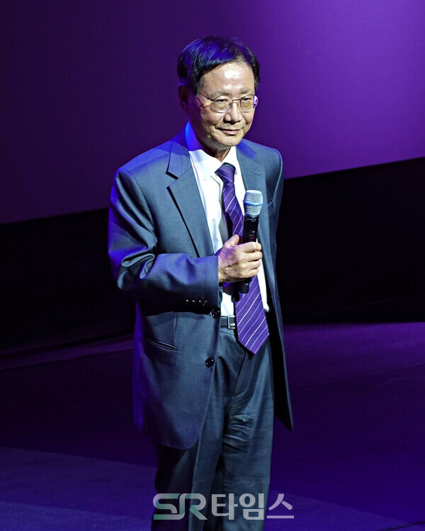 ▲BIAF2024 공로상을 받은 이원복 교수. ⓒ심우진 기자