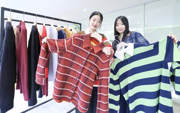 ▲게스트 인 레지던스 제품을 소개하는 모습. ⓒ현대백화점그룹