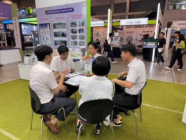 ▲글로벌 인증 관련 상담데스크 운영 모습. ⓒ한국순환자원유통지원센터