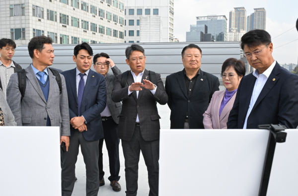 ▲지상철도지하화특위 현장방문 사진. (사진 가운데) 서상열 서울시의원(국민의힘). ⓒ서울시의회