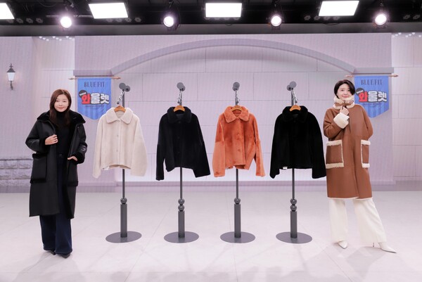 ▲신세계라이브쇼핑에서 블루핏 제품을 소개하는 모습. ⓒ신세계백화점