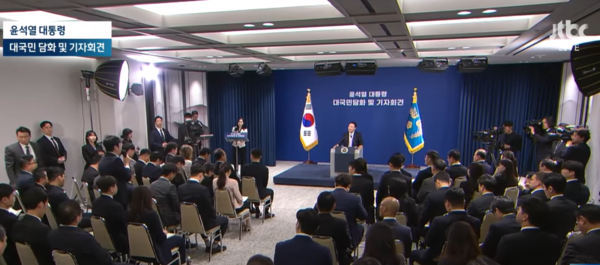 ▲윤석열 대통령은 7일 용산 대통령실 브리핑룸에서 대국민담화 발표와 함께 기자회견을 진행했다. ⓒJTBC 생중계 캡처