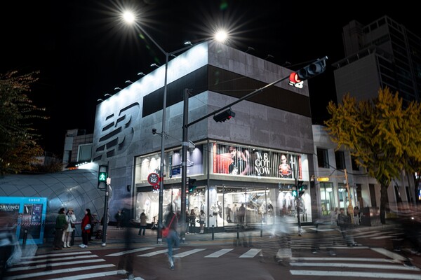 ▲뉴발란스 홍대 플래그십 스토어 전경. ⓒ이랜드