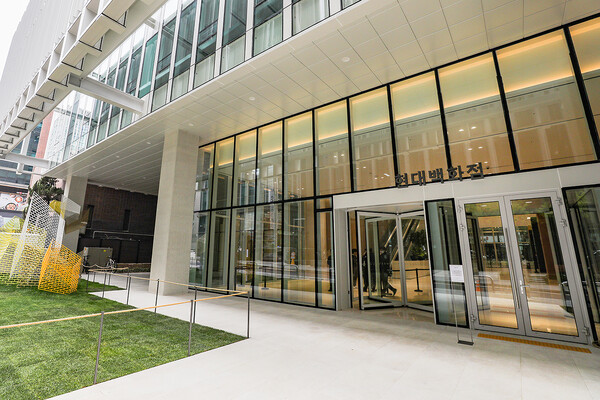 ▲서울 강남구에 위치한 현대백화점 신사옥 전경. ⓒ현대백화점그룹