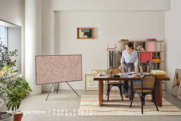 ▲'삼성 아트 스토어'를 통해 단색화의 거장 고 박서보 화백의 작품을 만나볼 수 있다. ‘더 프레임’을 통해 만날 수 있는 '묘법 No.900719 (1990년 작)'. ⓒ삼성전자