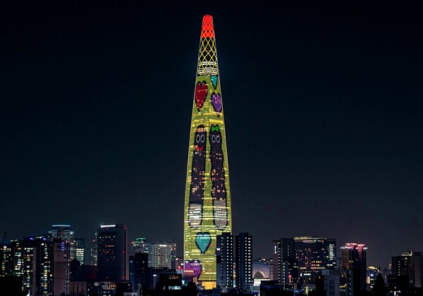 ▲빼빼로데이를 맞아 롯데월드타워에 미디어 파사드를 송출한다. ⓒ롯데웰푸드