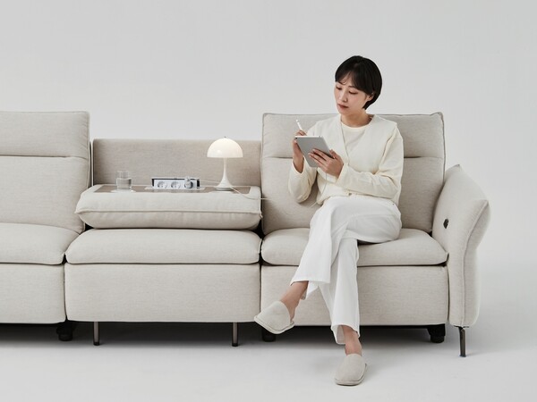 ▲한샘 리클라이너 소파 어폰 홈바형. ⓒ한샘