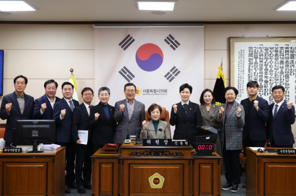 ▲서울시의회 윤리특별위원회(위원장 신동원, 국민의힘·노원1)는 11월 19일 제2차 회의를 개최하고, 제11대 제3기 부위원장으로 유만희 의원(국민의힘·강남4)과 최재란 의원(더불어민주당·비례대표)을 선임했다. ⓒ서울시의회