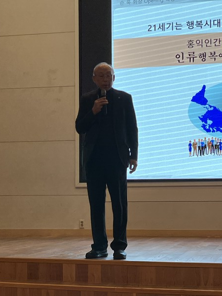 ▲송욱 세종국가경영연구원 회장이 오프닝 특강에 나선 모습 ⓒSR타임스