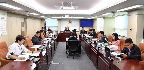 ▲서울시의회 교통위원회(위원장 이병윤, 국민의힘, 동대문구 1)는 제327회 정례회 기간 중 11월 4일부터 15일까지 2주간 2024년 행정사무감사를 시행했다. ⓒ서울시의회