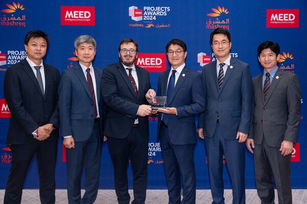 ▲시상식에서 삼성E&A 및 MEED 시상식 관계자들이 기념촬영을 하고 있다. ⓒ삼성E&A