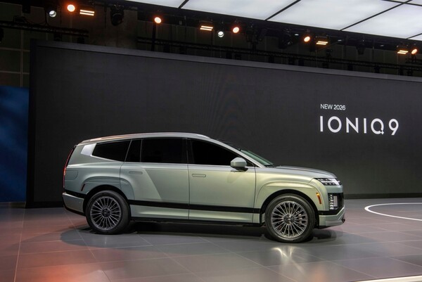▲현대자동차는 21일(현지시각) 미국 LA 컨벤션 센터(Los Angeles Convention Center)에서 열린 ‘2024 LA 오토쇼(2024 Los Angeles Auto Show)’(LA 오토쇼)에서 ‘아이오닉 9(IONIQ 9)’을 공개하고 ‘이니시움(INITIUM)’을 북미 시장에 최초로 선보였다. ⓒ 현대차