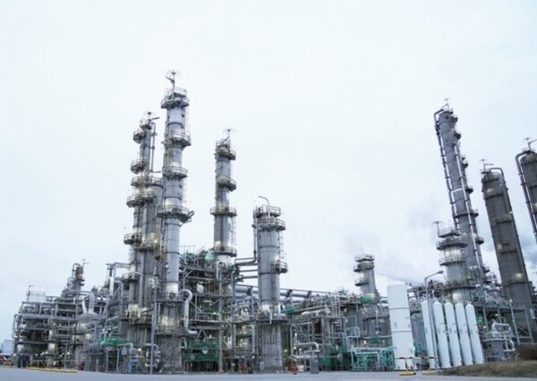 ▲롯데케미칼 충남 서산 대산공장 NC(나프타 크래킹 센터) 공장 전경. ⓒ롯데케미칼