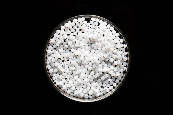 ▲2025년 대한민국 기술대상 대통령상을 수상한 LG화학 이축연신 폴리에틸렌 기술(BOPE) 소재. ⓒLG화학