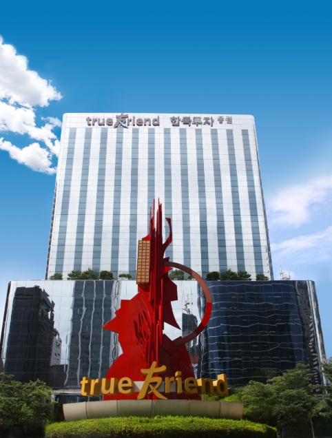 ▲ 한국투자증권은 지난 19일 고용노동부가 발표한 2024년 3분기 퇴직연금 디폴트옵션(사전지정운용방법) 주요 현황 공시에서 '한국투자증권 디폴트옵션고위험BF1'이 증권사 가운데 연간 수익률 1위를 기록했다고 29일 밝혔다. ⓒ 한국투자증권