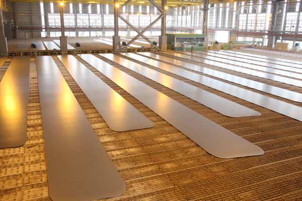 ▲환경성적표지(EPD) 인증을 받은 동국제강 후판 제품. ⓒ동국제강