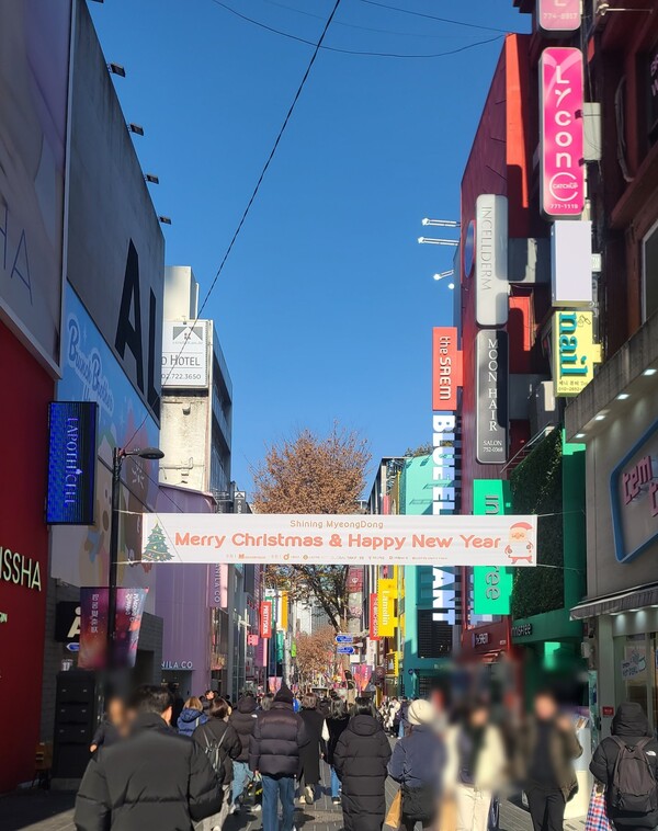 ▲K뷰티 로드샵이 즐비한 명동거리. ⓒ박현주 기자