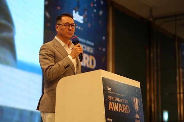 ▲9일 개최된 ‘2024 bhc 프랜차이즈 어워드’에서 송호섭 다이닝브랜즈그룹 대표가 인사말을 하고 있다. ⓒ다이닝브랜즈그룹