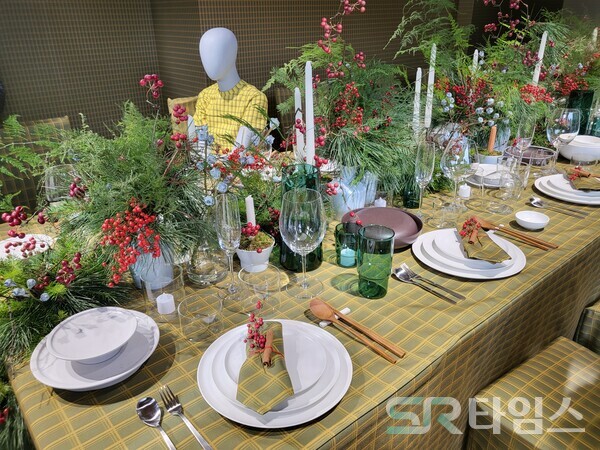 ▲자주 리브랜딩 디자인 식기류를 만나볼 수 있는 쇼룸. ⓒ최나리 기자