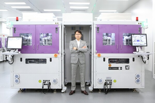 ▲TC 본더 신제품 출시 발표하는 곽동신 한미반도체 회장. ⓒ한미반도체