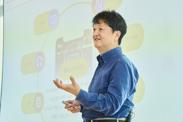 ▲박현진 밀리의서재 대표가 지난 5일 서울 마포구 밀리의서재 사옥에서 열린 기자간담회에서 '독서 라이프 플랫폼'으로 도약하기 위한 방향성을 발표하고 있다. ⓒ밀리의서재