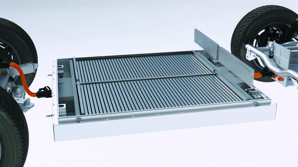 ▲KG모빌리티 토레스 EVX에 중국 BYD가 제조한 LFP 배터리가 탑재됐다. ⓒKG모빌리티