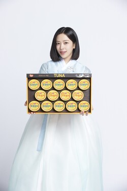 ▲동원참치 전속 모델 안유진. ⓒ동원F&B