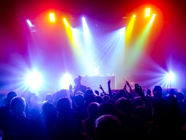 ▲ 지난해 실적 부진과 각종 악재로 부진했던 엔터주가 올해는 다양한 모멘텀으로 주가 반등 가능성이 커지고 있다. ⓒ 픽사베이