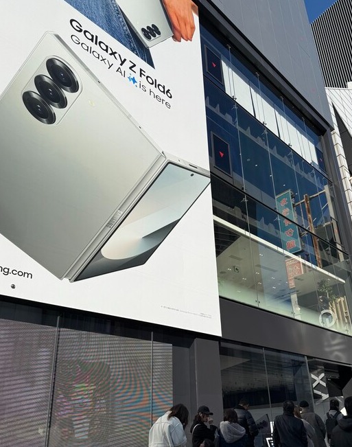 ▲갤럭시 하라주쿠에 방문객들이 줄을 서고 있다. ⓒ윤서연 기자