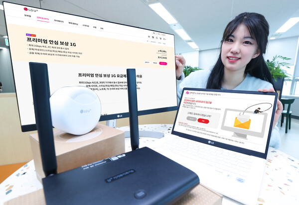 ▲프리미엄 안심 보상 요금제를 소개하는 LG유플러스 직원의 모습.ⓒLG유플러스