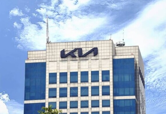 ▲ 현대차그룹 자회사 기아가 지난해 처음으로 매출 100조원을 달생했다. 영업이익도 12조원을 웃돈 역대 최대 실적을 기록했다. ⓒ 기아