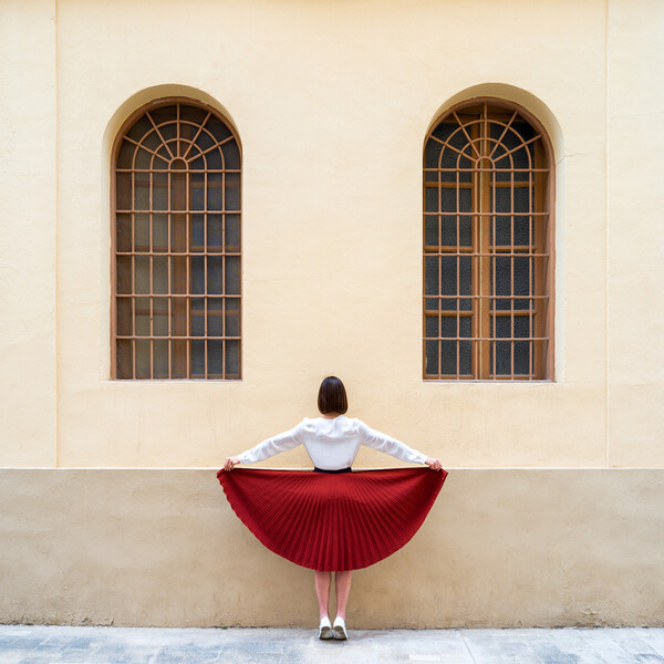 ▲CJ온스타일이 안나 앤 다니엘 사진전의 전시 아트 작품을 라방에서 선보인다. 사진은 「Faceade_Valencia, Spain 2018」. ⓒCJ온스타일