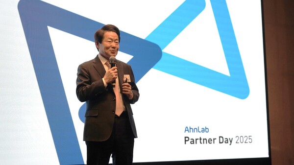 통합 보안과 AI 중심으로 구성한 2025년 사업 전략과 실행 방안 소개▲안랩 파트너 데이 2025 강석균 사장ⓒ안랩