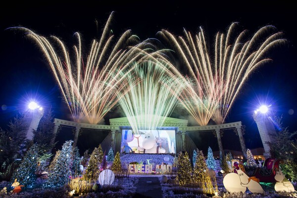 ▲3월 2일까지 에버랜드에서 매주 금, 토 저녁 펼쳐지고 있는 무민 불꽃놀이. ⓒ삼성물산
