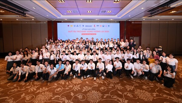 ▲미래에셋그룹의 베트남 사회공헌재단인 ‘미래희망재단’이 지난 14일(금) 현지 우수 학생을 대상으로 장학금 수여식을 개최했다고 18일 밝혔다. ⓒ 미래에셋그룹