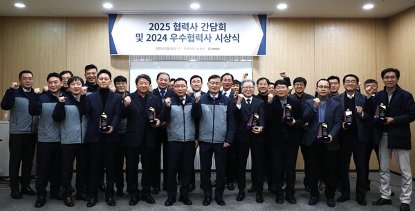 ▲반도건설 2025 협력사 간담회 및 2024 우수협력사 시상식 기념 사진. ⓒ반도건설