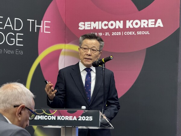 ▲조현대 세미코리아 대표가 19일 서울 코엑스에서 열린 세미콘코리아 기자간담회에서 발표하고 있다. ⓒ윤서연 기자
