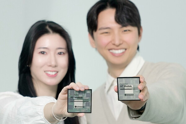 ▲LG이노텍 직원들이 차량용 AP 모듈을 선보이고 있다. ⓒLG이노텍
