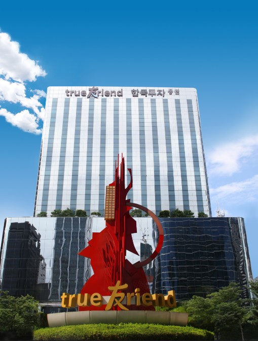 ▲한국투자증권은 18일 고용노동부가 발표한 2024년 4분기 퇴직연금 디폴트옵션(사전지정운용제도) 주요 현황 공시에서 한국투자증권 '디폴트옵션고위험BF1'이 전체 상품 중 가장 높은 수익률을 기록했다고 19일 밝혔다. ⓒ 한국투자증권