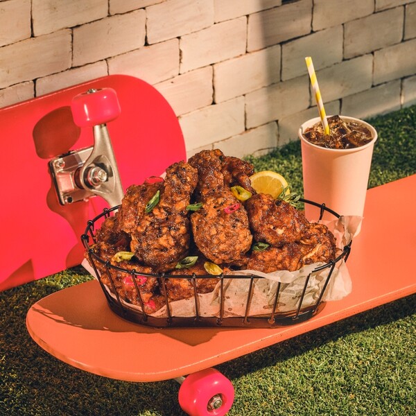 ▲bhc 신학기 맞이 카카오쇼핑라이브 관련 이미지. ⓒbhc