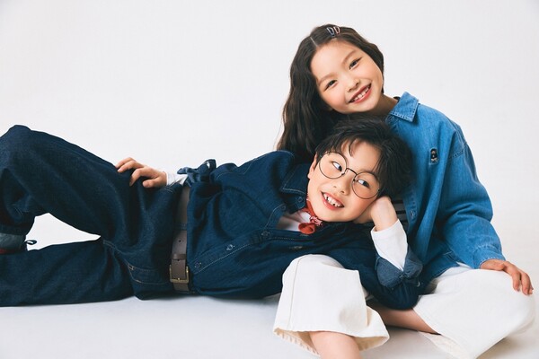 ▲스파오키즈 2025 봄 시즌 데님 컬렉션 화보. ⓒ이랜드