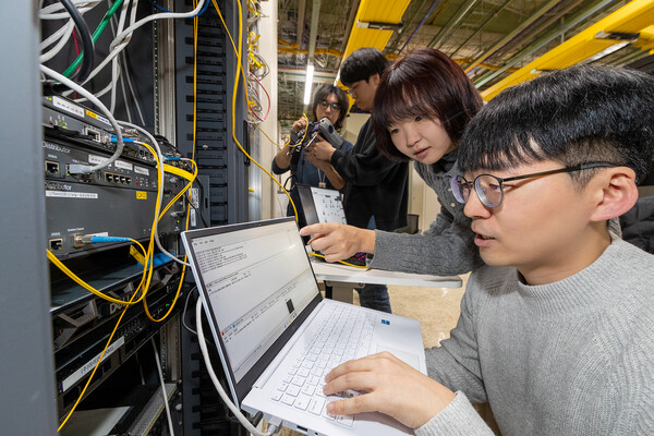 ▲하이브리드 양자암호통신 적용 관련 사진ⓒKT