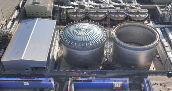 ▲고려아연이 환경개선 투자의 일환으로 울산 온산제련소 내에 건설 중인 공정액 관리 탱크. ⓒ고려아연