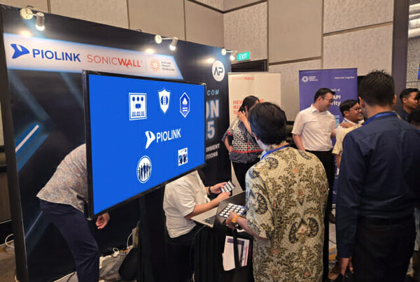 ▲파이오링크는 인도네시아 수라바야에서 지난주 열린 ‘솔루션 데이 2025’에 참가해 자사 웹 보안 및 네트워크 보호 솔루션을 선보였다. ⓒ파이오링크