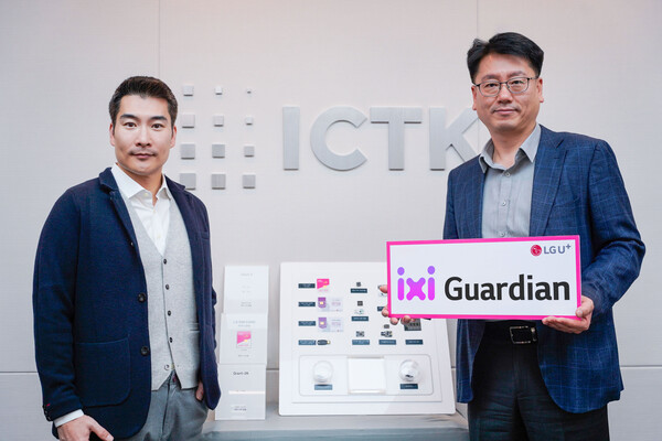 ▲사진은 이정원 ICTK 대표(왼쪽)와 강종오 LG유플러스 기업서비스개발Lab장이 협력을 다짐하는 모습.ⓒLG유플러스