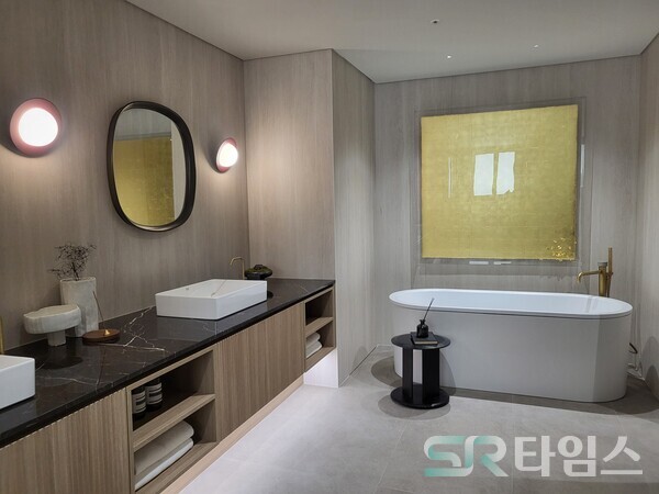 ▲디 셀렉션으로 꾸며진 침실 공간. ⓒ최나리 기자