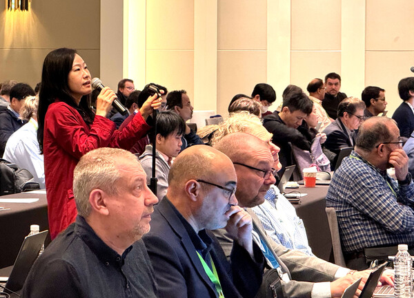 ▲LG전자 CTO부문 C&M표준연구소 김래영 책임연구원이 글로벌 이동통신 표준단체 '3GPP'의 'SA 총회'에서 발표를 하고 있다. ⓒLG전자